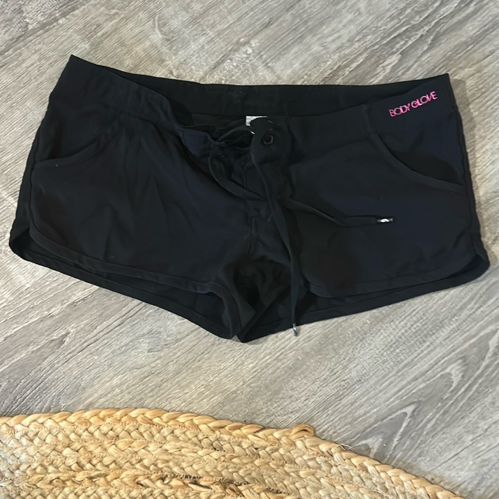 6️⃣ for💲3️⃣0️⃣‼️ Body Glove Black Athletic Shorts with Streamlined Design